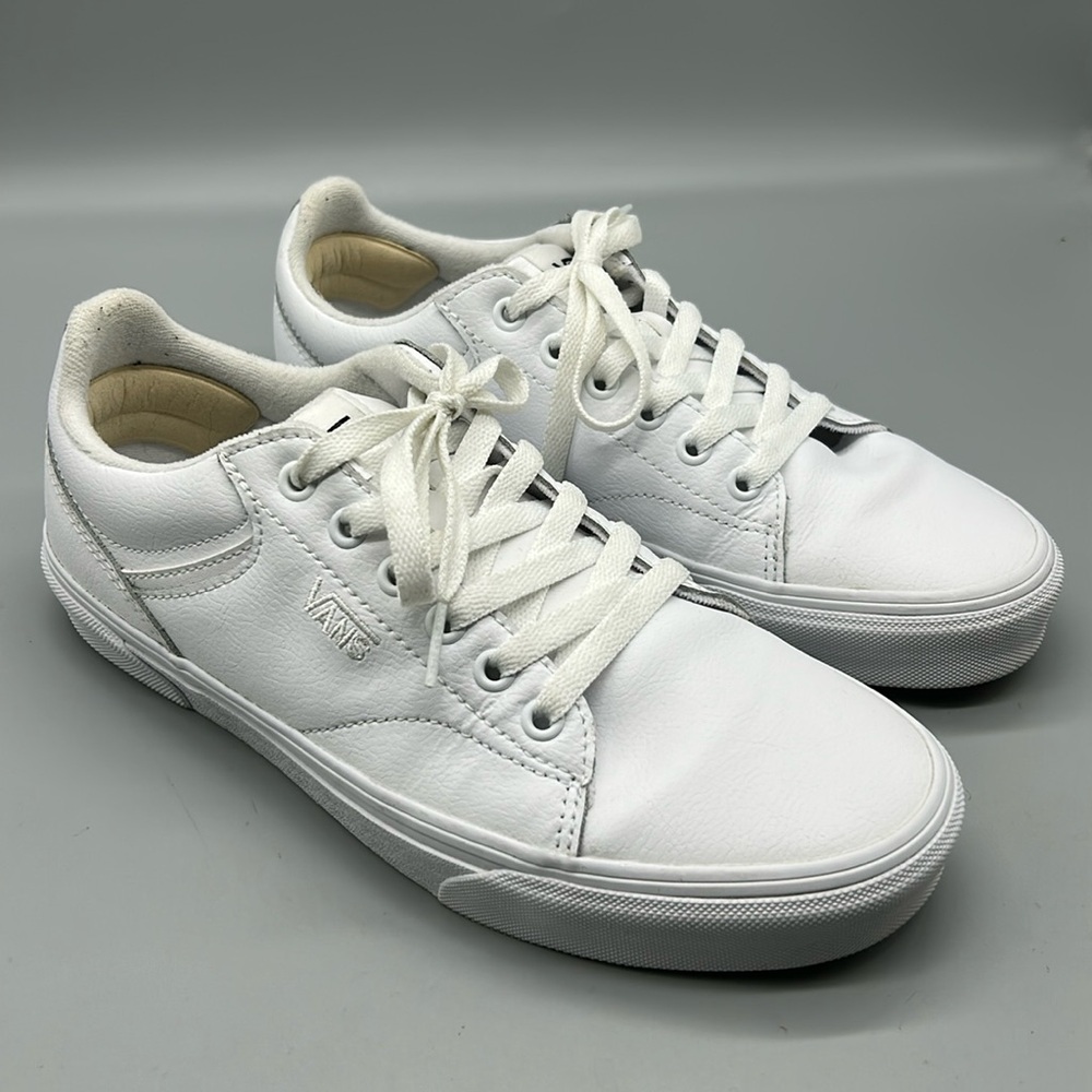 Vans seldan women's leather sneakers like new!